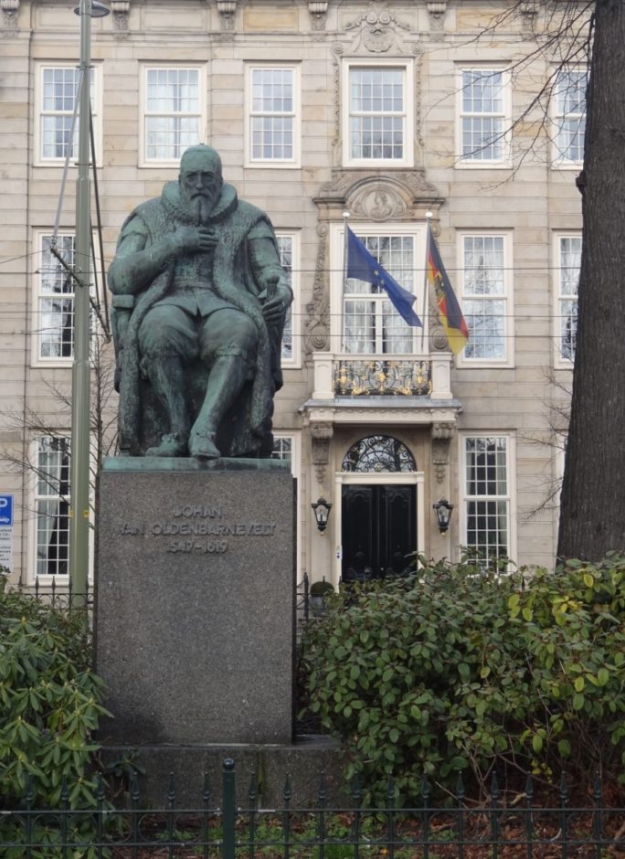 standbeeld Johan van Oldenbarnvelt, Den Haag - foto Aart G. Broek